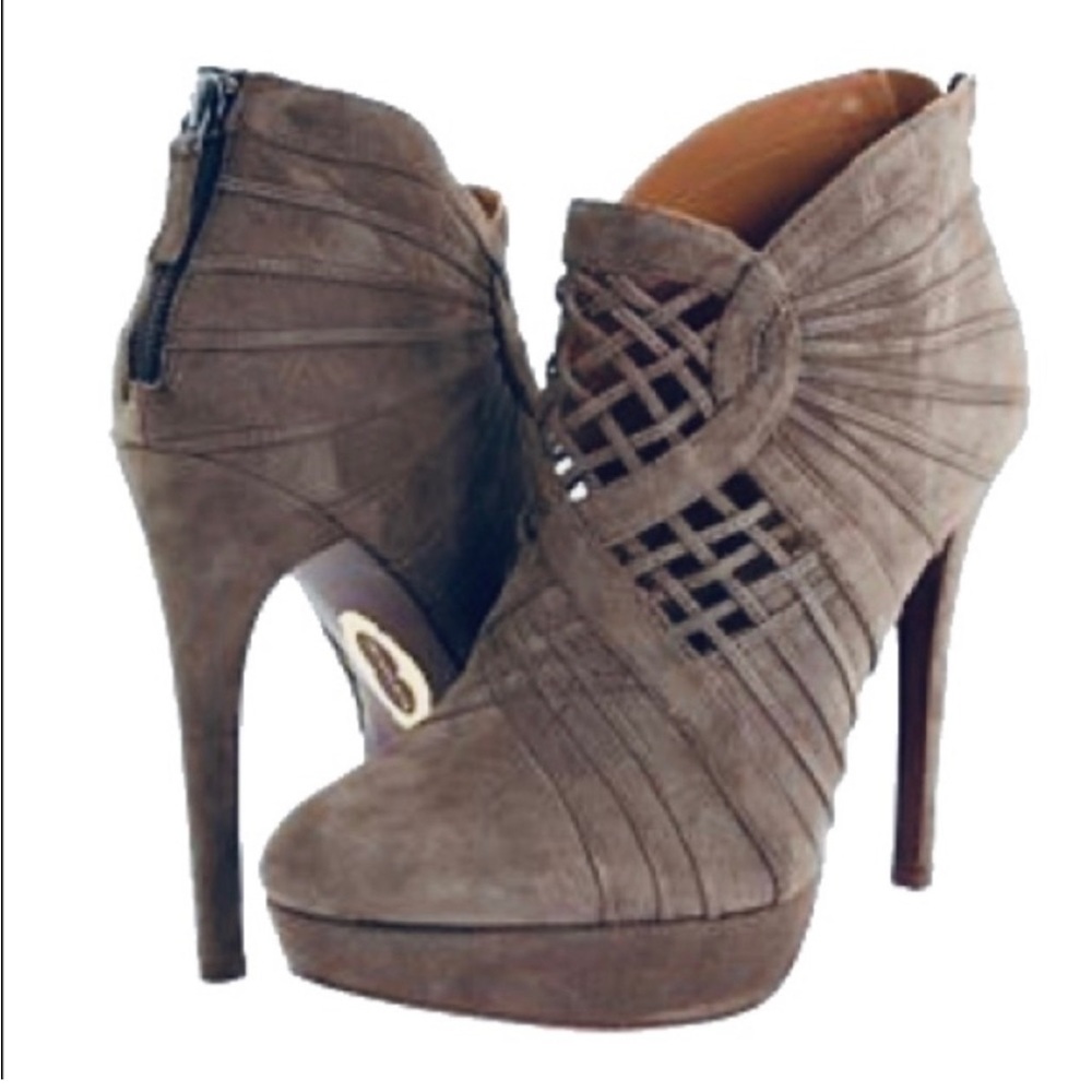 Elie Tahari “Bria” Cutout Booties Sz 38.5/8.5